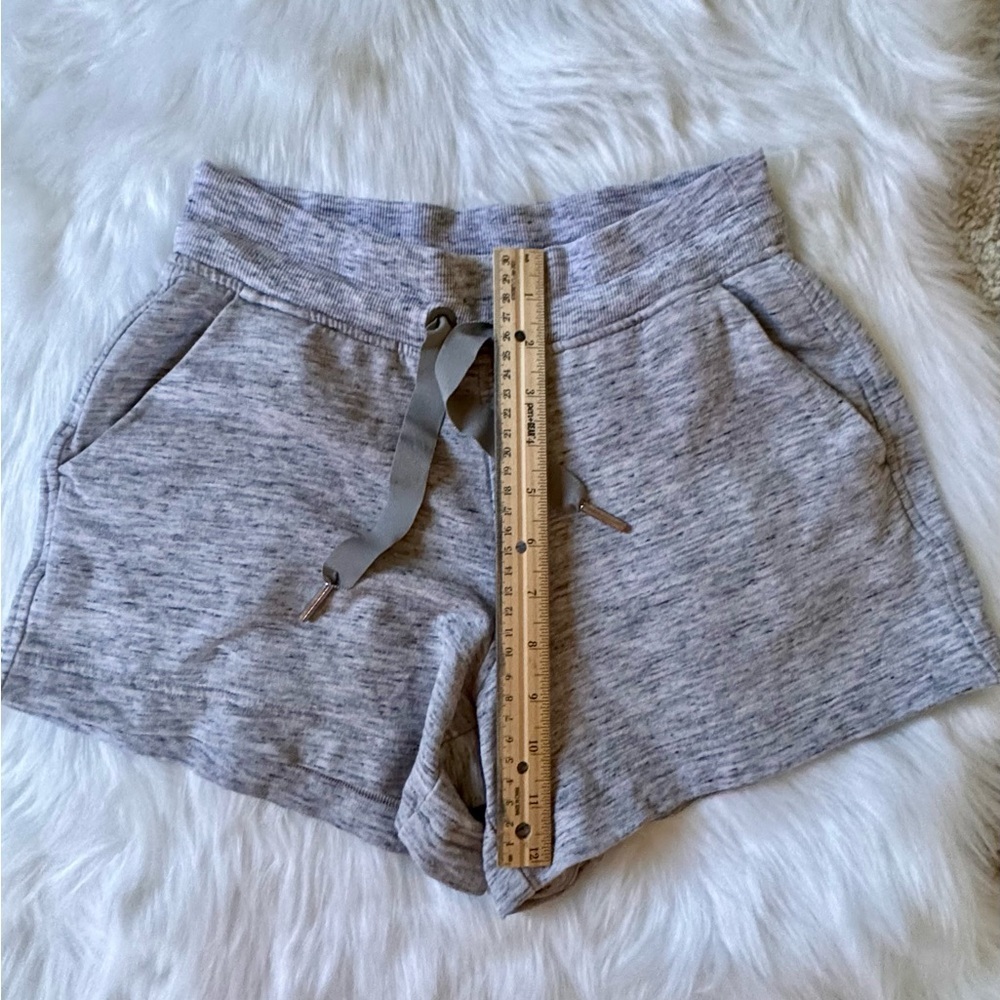 Athleta  Shorts Womens Small Grey Mid Rise Drawstring Pockets Balance 4" Shortie - Picture 4 of 7